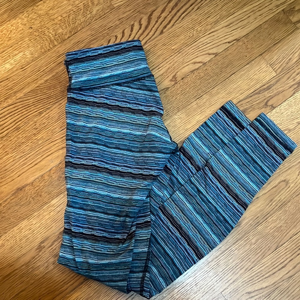 LULULEMON Wunder Under Full Length Leggings, Size 6, blue striped pattern